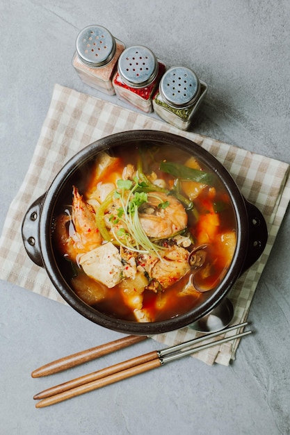 새우가 들어간 맛있는 한국 음식 생태탕 요리