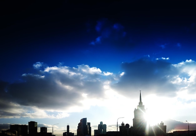 Sagoma skyline della città di Mosca allineata in basso hd