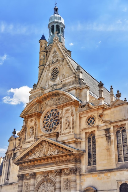 SaintEtienneduMont è una chiesa a Parigi Francia situata sulla Montagne SainteGenevieve vicino al Pantheon