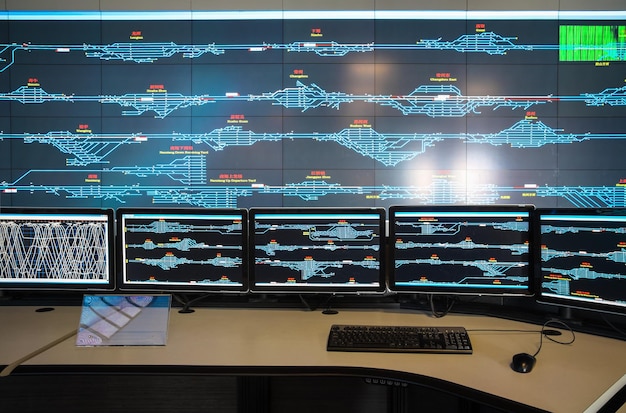 Sala di controllo dei computer ferroviari e della programmazione dei treniCina