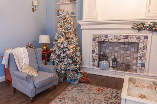 Sala interna decorata di Natale classico