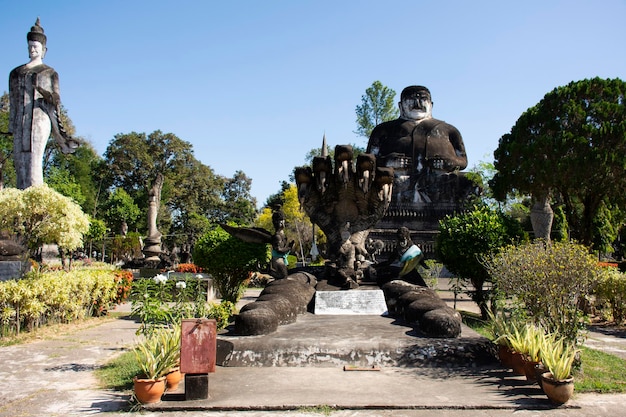 Sala Kaew Ku o Sala Keoku fantastico parco di sculture in cemento eccentrico o semplicemente bizzarro ispirato al buddismo per i thailandesi visitano viaggi e rispettano pregando nella città di Nongkhai a Nong Khai Thailandia