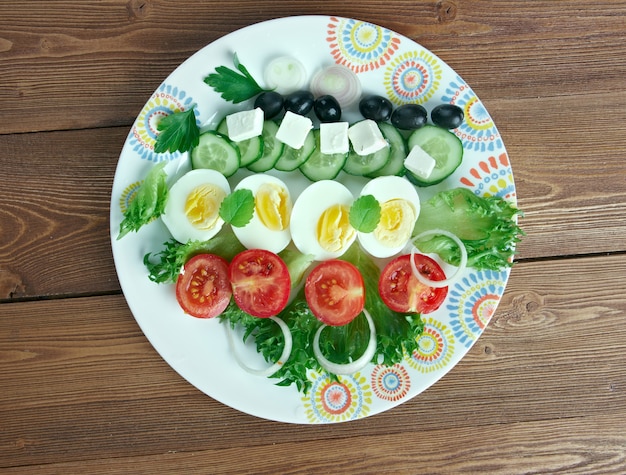 salade composee du soleil - Insalata mediterranea.Cucina francese