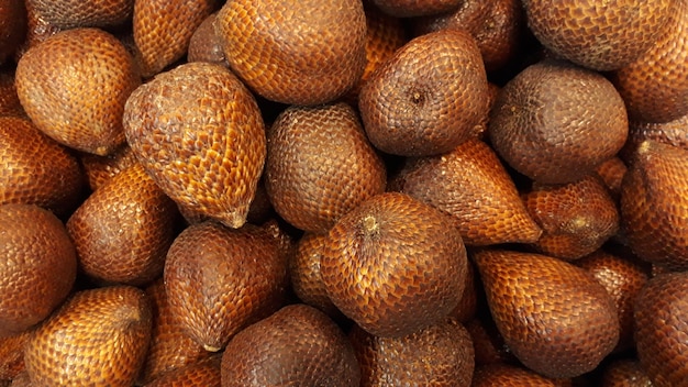 Salak o Salacca zalacca o Snakefruits in inglese vendono nel mercato