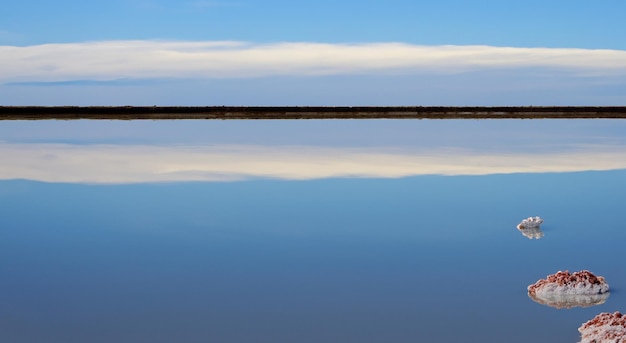 Salar de Uyuni riflesso in alta risoluzione