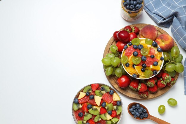 Salata di frutta dal concetto di nutrizione gustosa e sana