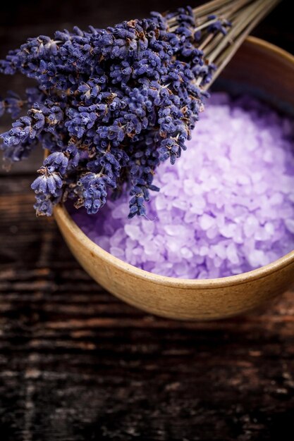 Sale da bagno alla lavanda