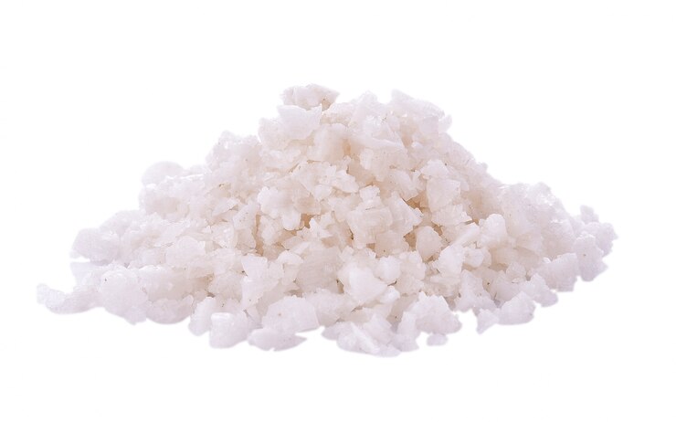Sale marino su bianco