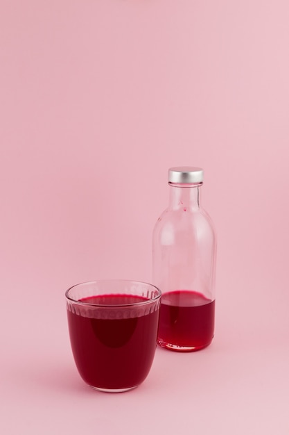 Salgam popolare bevanda turca sul rosa