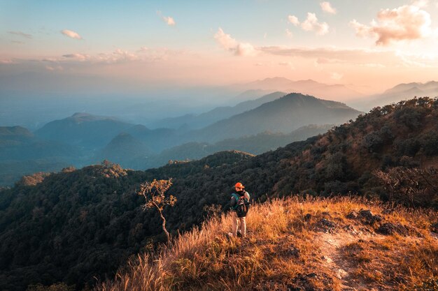 Salire la montagna la sera