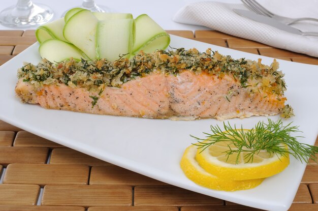 Salmone al forno in crosta piccante con parmigiano