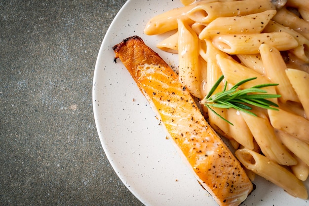 Salmone con crema di penne