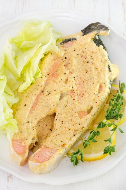 Salmone con salsa e limone