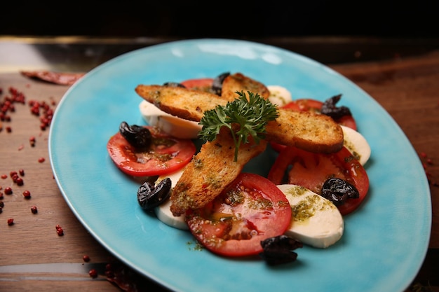 Salmone cotto con alcune verdure