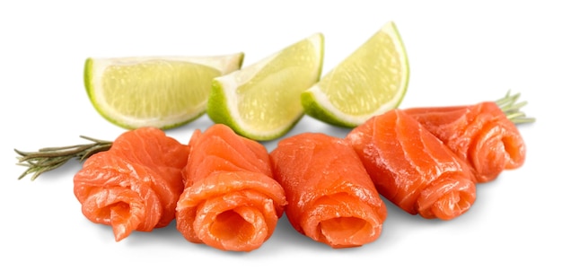 Salmone crudo fresco sullo sfondo