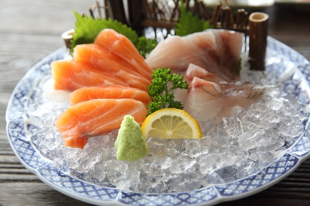 Salmone e dentice sashimi cibo giapponese
