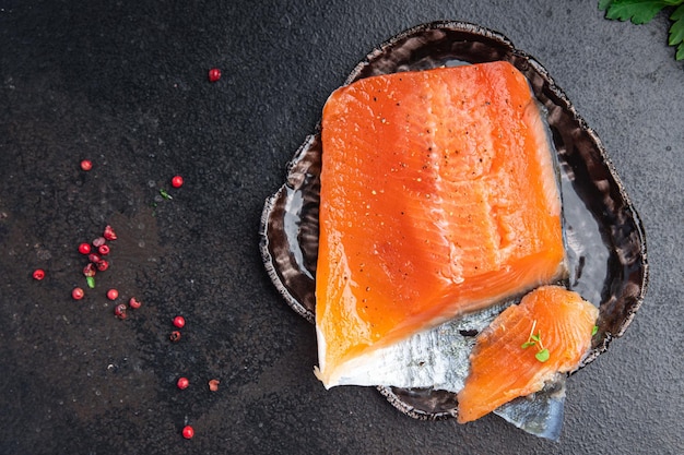 salmone fetta di pesce leggermente frutti di mare dieta salata pasto spuntino sul tavolo copia spazio cibo