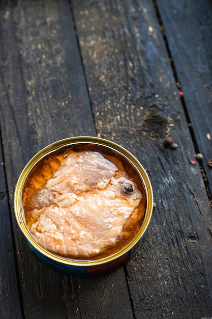 salmone in scatola conservazione a lungo termine cibo cibo prodotto biologico pasto snack sul tavolo spazio copia cibo
