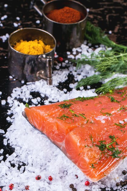 Salmone salato con spezie