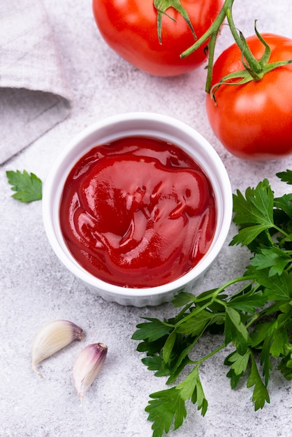 Salsa al pomodoro casalinga fresca con aglio