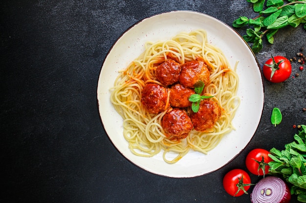 Salsa al pomodoro delle polpette degli spaghetti della pasta