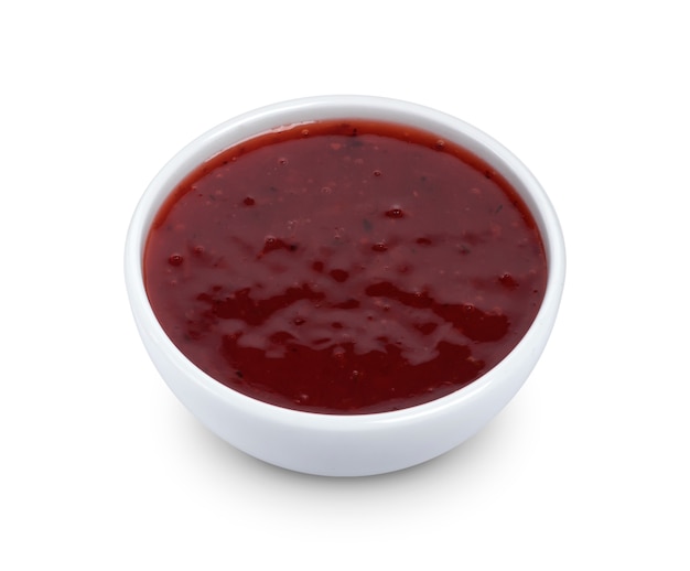 Salsa di mirtillo rosso isolata su bianco