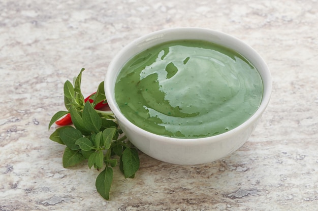 Salsa di peperoncino verde piccante e lime