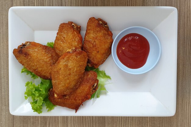 Salsa di pollo fritto e salsa di pomodoro