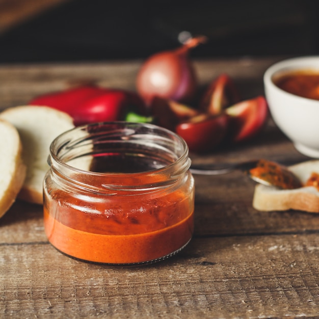 salsa di pomodoro, antipasto di verdure al pepe