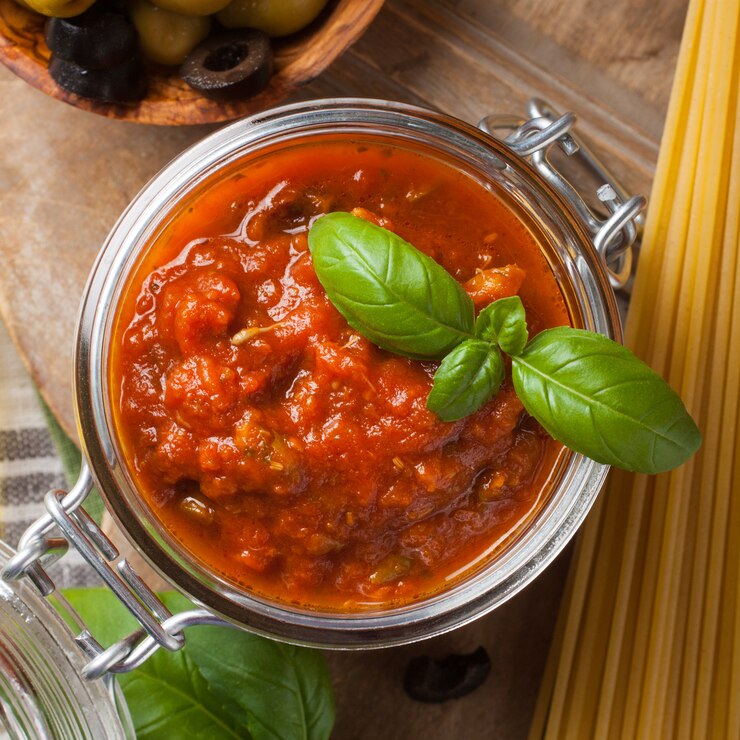 Foto salsa di pomodoro fatta in casa tradizionale