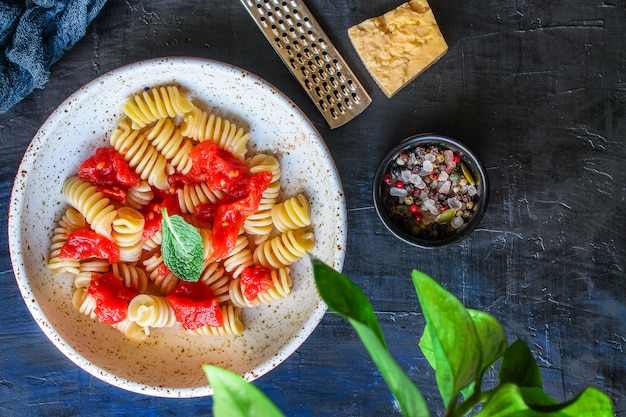 salsa di pomodoro rotini di pasta