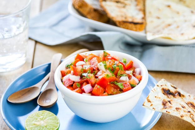 Salsa di pomodoro salsa di tortilla e toast