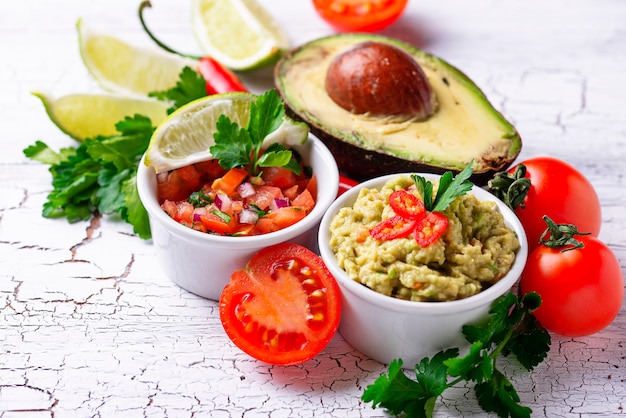 Salsa di salsa di pomodoro e guacamole