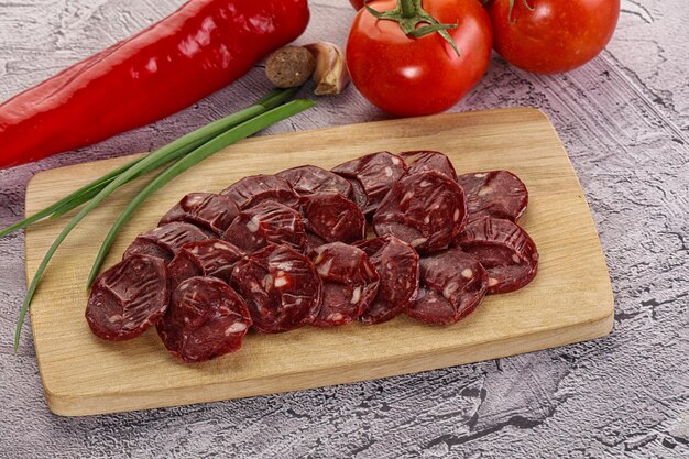 Salsicce casalinghe di carne di orso selvatico