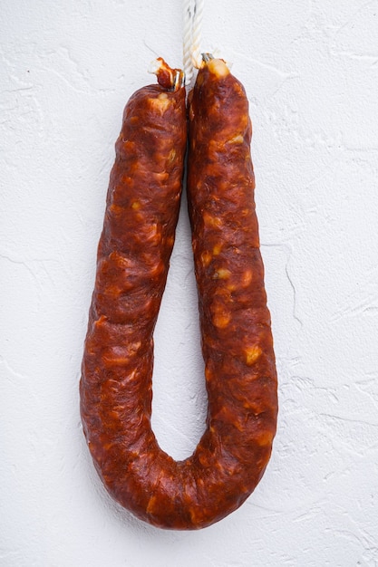 Salsiccia di chorizo stagionata asciutta isolata