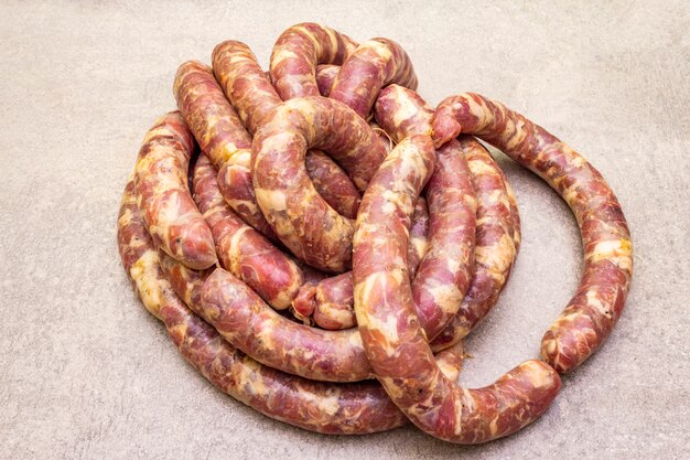 Salsiccia di maiale cruda