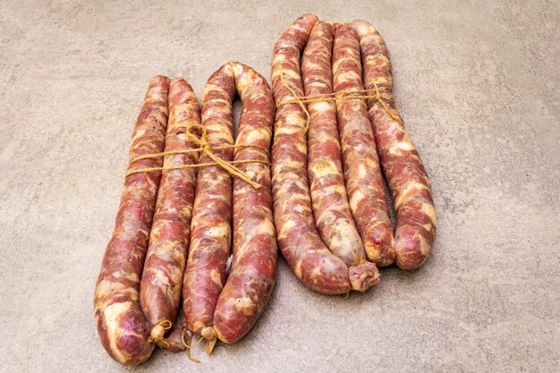 Salsiccia di maiale cruda