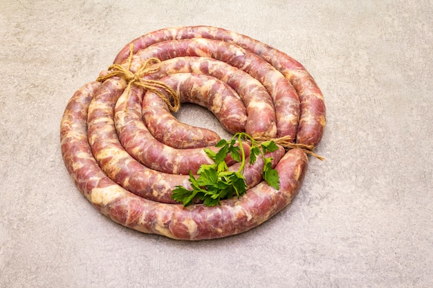 Salsiccia di maiale cruda