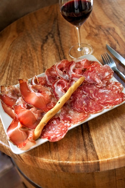 Salsiccia di prosciutto e vino