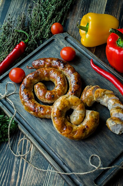 Salsiccia fritta con erbe e spezie