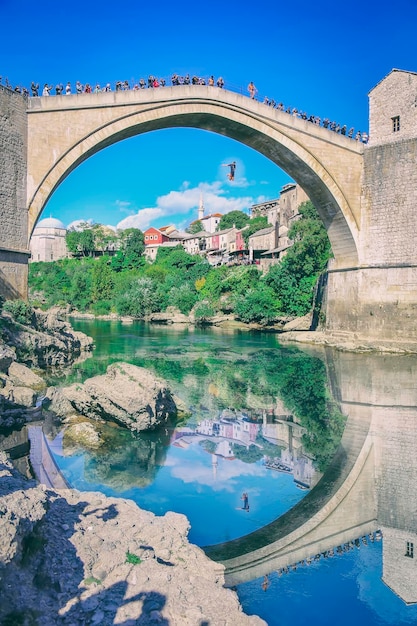 Salti tradizionali dal Ponte Vecchio a Mostar Bosnia ed Erzegovina Sport adrenalinici all'aperto