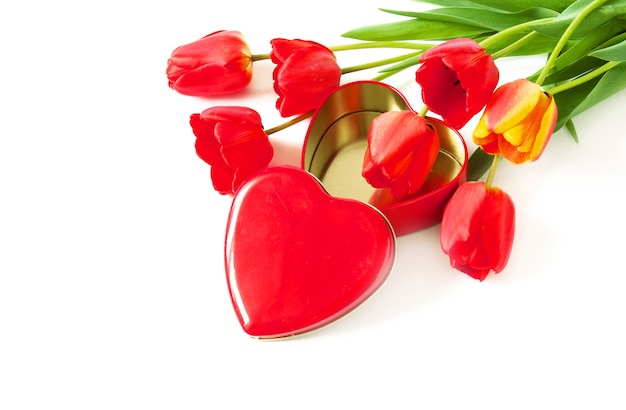 saluto di San Valentino con tulipani e confezione regalo