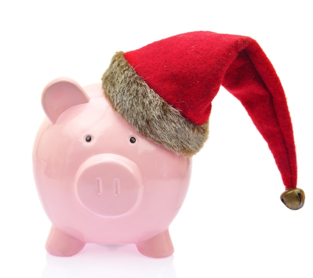 Salvadanaio con cappello di Babbo Natale su sfondo bianco