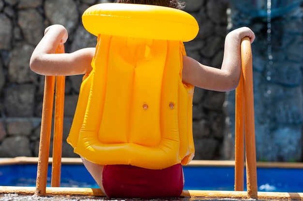 Salvagente bambino in piscina