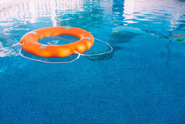 Salvagente in piscina