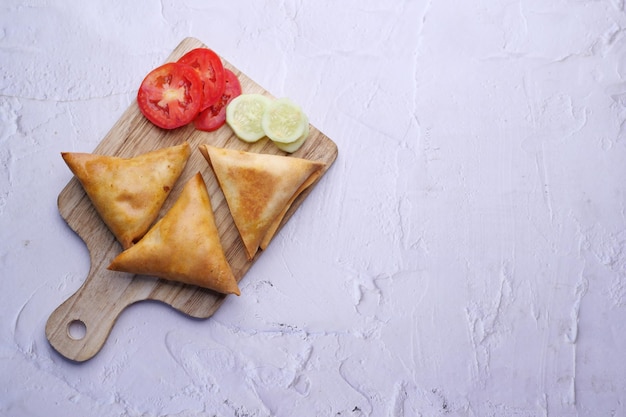 Samosa un cibo di strada popolare indiano Close up