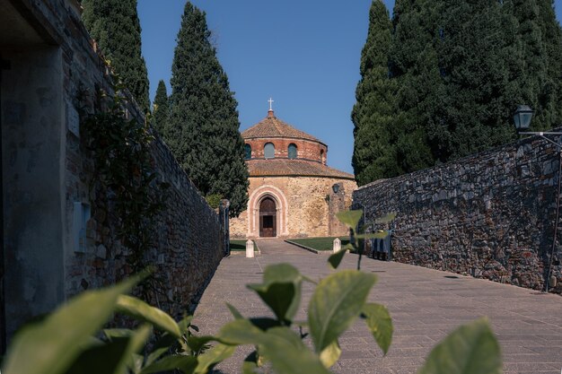 San Michele Arcangelo piccolo antico tempio cristiano rotondo con cipressi al giorno Perugia Italia