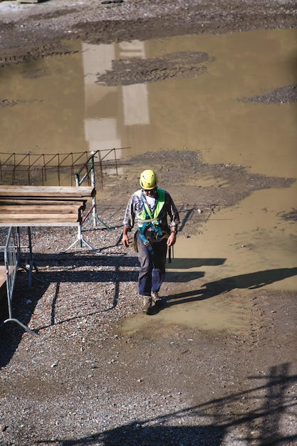 San Pellegrino terme, Italia. Operaio in cantiere