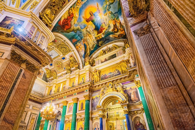 San Pietroburgo, Russia - 07 novembre 2019: All'interno della Cattedrale di Sant'Isacco, la più grande creazione architettonica. San Pietroburgo.