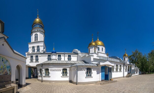 San Sava il monastero santificato a Melitopol in una soleggiata giornata estiva